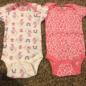 Baby girl 0-3 month Gerber lot.